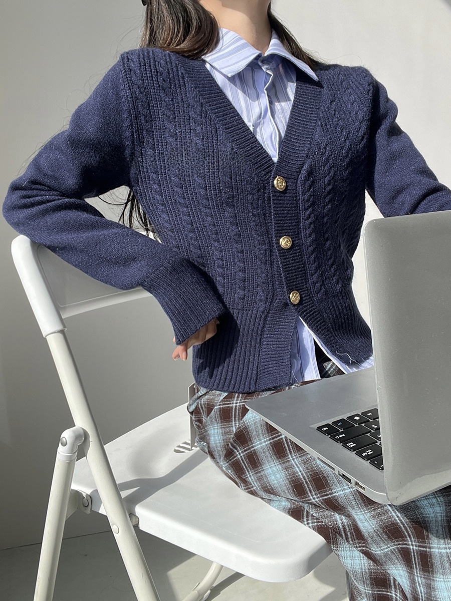 Embroidery Cardigan - Original College Style V-Neck Slim Fit