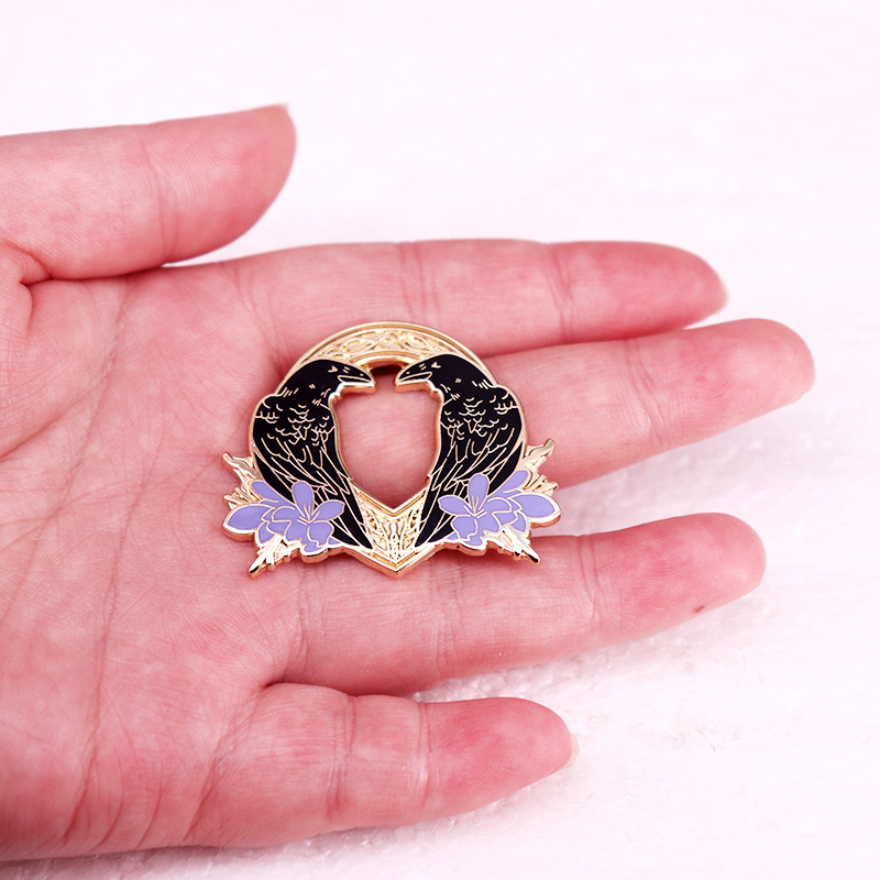 Huginn and Muninn Brooch Norse - đánh giá và giá Embroidery Icon